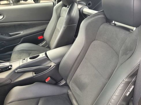 Certified 2024 Nissan Z Performance w/ Floor Mat Package RWD image 13