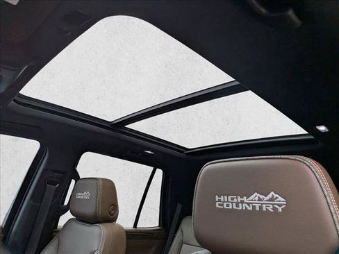 Used 2023 Chevrolet Tahoe High Country AWD/4WD image 14