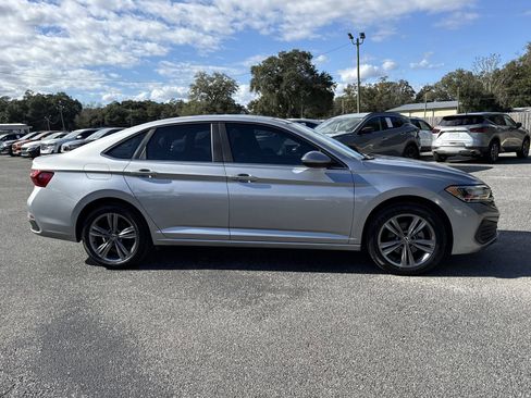 Used 2022 Volkswagen Jetta SE w/ Panoramic Sunroof Package FWD image 6