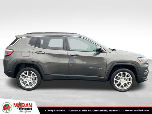 Used 2023 Jeep Compass Latitude AWD/4WD image 6
