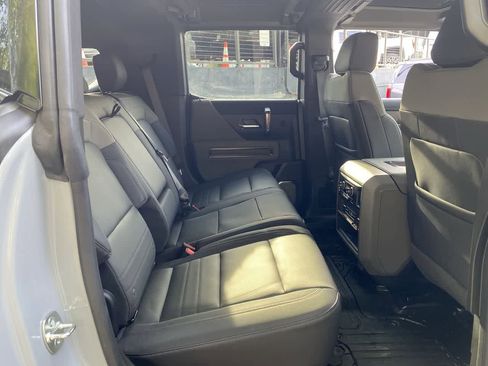 Used 2025 GMC Hummer EV 3X AWD/4WD image 17