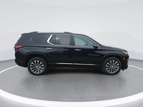 Used 2023 Chevrolet Traverse Premier AWD/4WD image 2