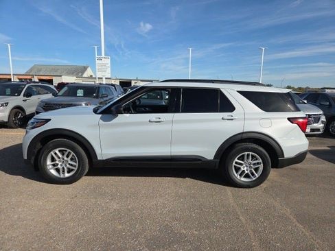 New 2026 Ford Explorer Active image 2