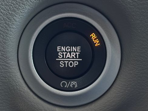 Used 2023 Chrysler Pacifica Touring-L FWD image 23