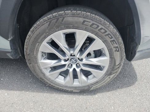 Used 2019 Toyota RAV4 XLE Premium w/ Cold Weather Package AWD/4WD image 10