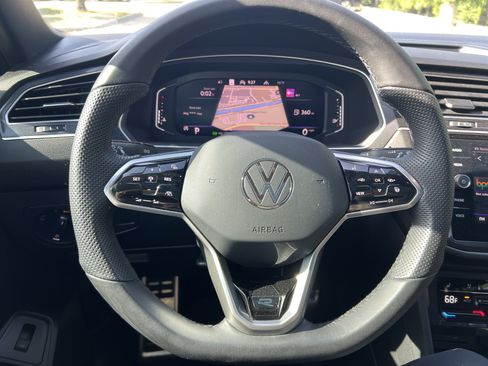 Used 2024 Volkswagen Tiguan SEL R-Line w/ MDO Package, Two-Row AWD/4WD image 15