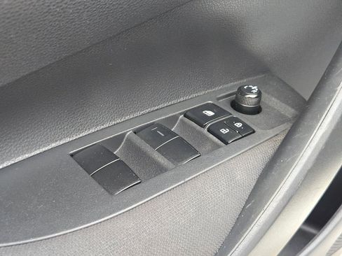 Used 2021 Toyota Corolla LE image 13