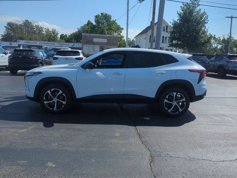 Certified 2024 Chevrolet Trax RS w/ Driver Confidence Package FWD image 5