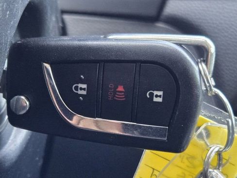 Used 2022 Toyota RAV4 LE FWD image 21