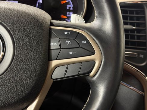 Used 2017 Jeep Grand Cherokee Limited AWD/4WD image 16