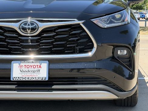 Used 2024 Toyota Highlander Platinum FWD image 9
