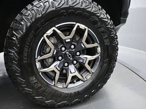 Used 2026 Chevrolet Colorado ZR2 w/ Technology Package AWD/4WD image 15