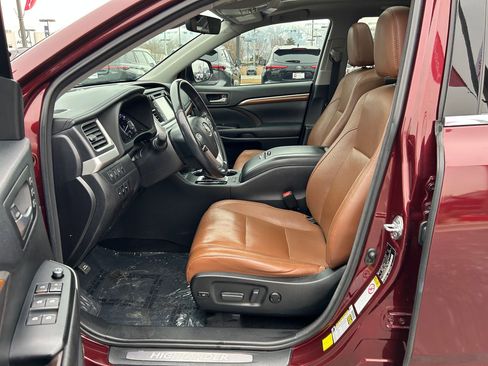 Used 2017 Toyota Highlander Limited Platinum image 12