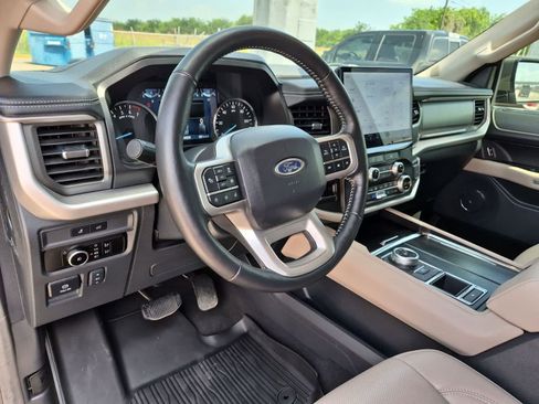 Certified 2024 Ford Expedition XLT RWD image 10
