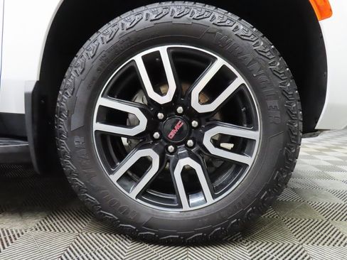 Used 2024 GMC Yukon AT4 image 9