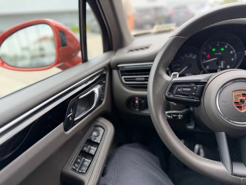Used 2024 Porsche Macan AWD/4WD image 7