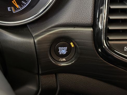 Used 2020 Jeep Grand Cherokee Altitude RWD image 36