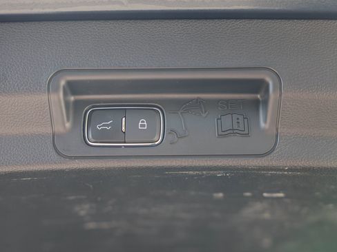 Used 2023 Ford Explorer XLT w/ Equipment Group 202A AWD/4WD image 15