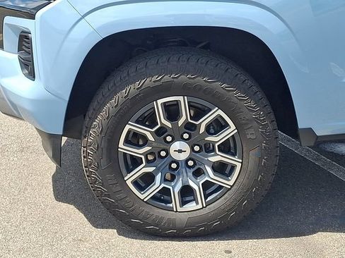 Used 2025 Chevrolet Colorado Z71 w/ Technology Package AWD/4WD image 29