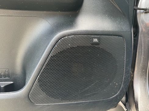 Used 2016 Toyota Tacoma Limited image 15