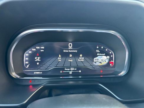 Used 2024 GMC Yukon SLT w/ SLT Luxury Package image 16