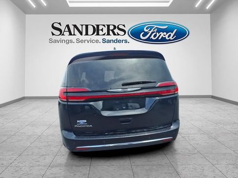 Used 2024 Chrysler Pacifica Touring-L FWD image 3