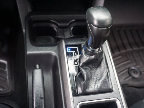 Used 2022 Toyota Tacoma TRD Sport w/ Technology Package AWD/4WD image 10