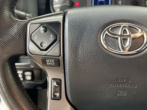 Used 2017 Toyota Tacoma TRD Sport image 18