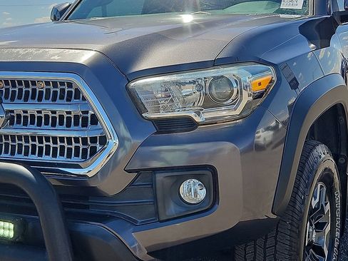 Used 2017 Toyota Tacoma TRD Off-Road w/ Tow Package RWD image 7