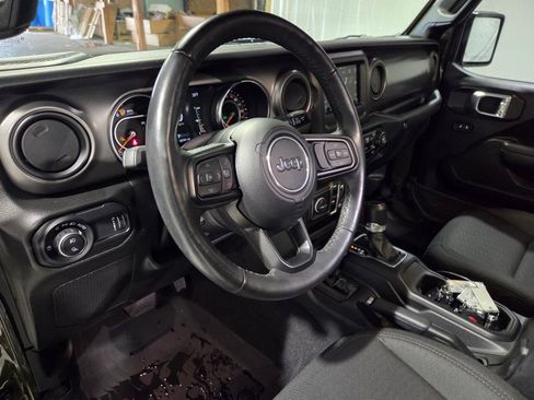 Used 2023 Jeep Gladiator Willys image 7