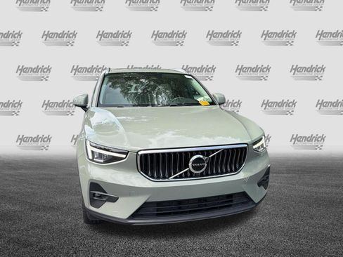 Used 2023 Volvo XC40 B5 Plus AWD/4WD image 5