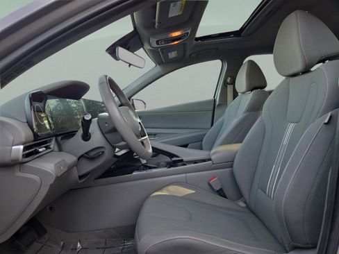 Used 2025 Hyundai Elantra SEL FWD image 28
