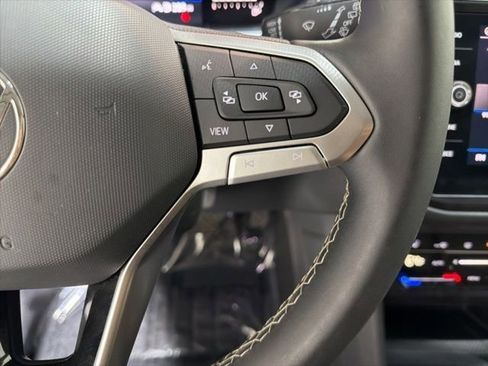 Certified 2022 Volkswagen Tiguan SE FWD image 18
