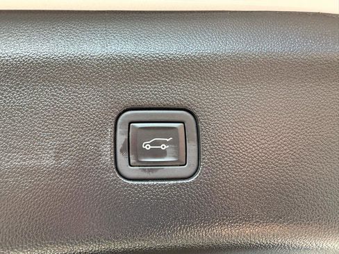 Used 2024 Buick Enclave Avenir w/ Avenir Technology Package image 11