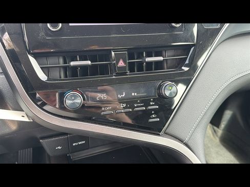 Used 2024 Toyota Camry SE image 21