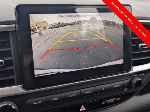 Used 2022 Hyundai Venue SEL w/ Cargo Package image 18