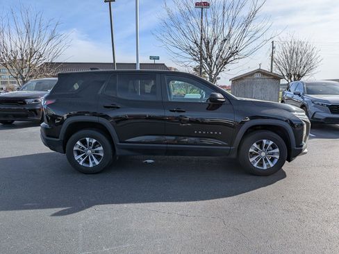 Used 2025 Chevrolet Equinox LT image 2