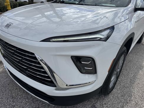 Used 2025 Buick Enclave Preferred image 9