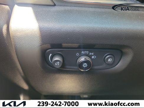 Used 2021 Chevrolet Traverse LT FWD image 27