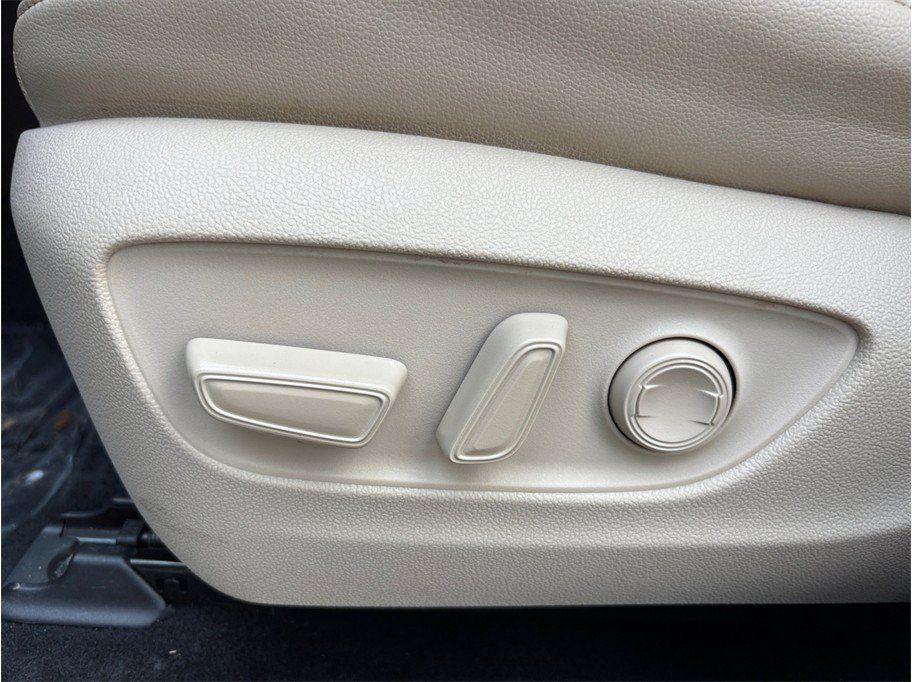 Used 2020 Toyota Highlander Limited AWD/4WD image 21