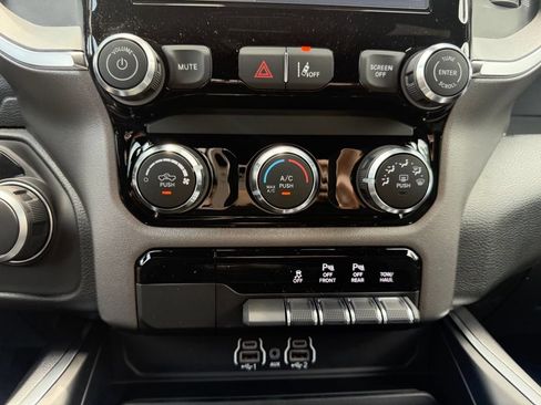 New 2026 RAM 1500 Express AWD/4WD image 23