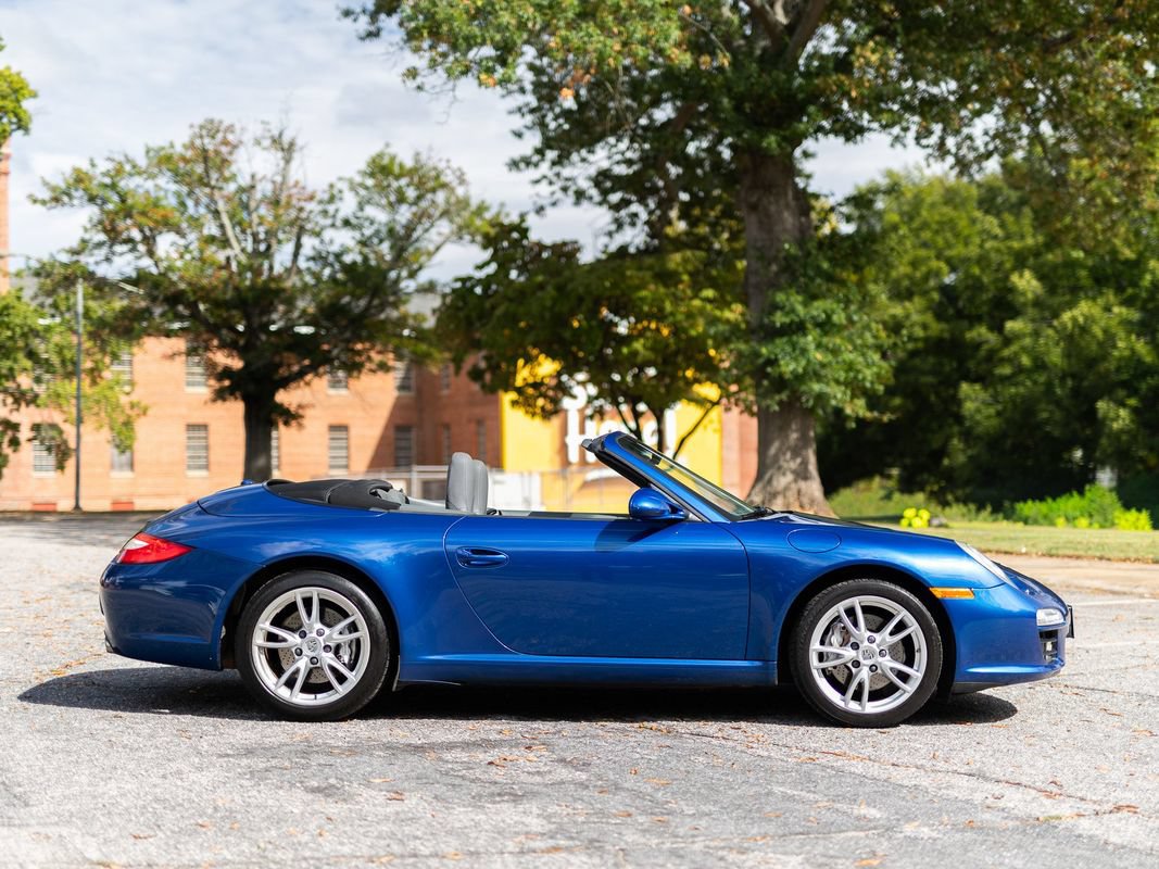 Used 2009 Porsche 911 Carrera RWD image 6