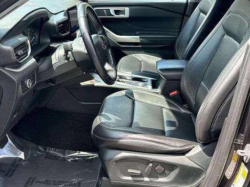 Used 2023 Ford Explorer XLT w/ Equipment Group 202A AWD/4WD image 12