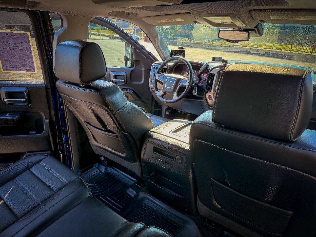 Used 2015 GMC Sierra 2500 Denali w/ Duramax Plus Package AWD/4WD image 31