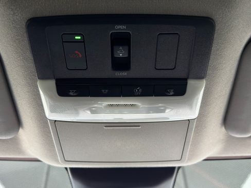 Used 2024 Nissan Sentra SR w/ SR Premium Package FWD image 29