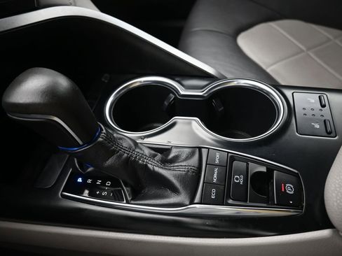 Used 2019 Toyota Camry XLE image 22