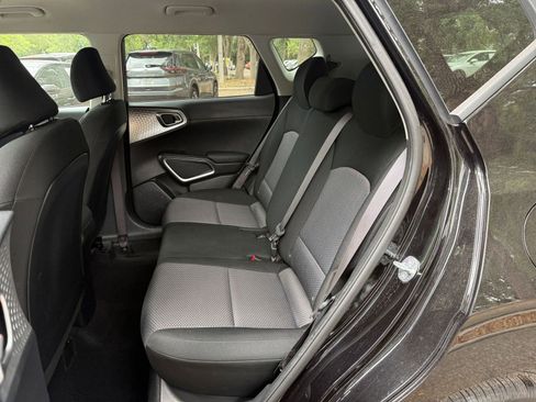 Used 2025 Kia Soul LX w/ LX Technology Package FWD image 36