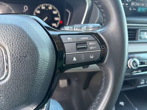 Used 2025 Honda Pilot EX-L image 11