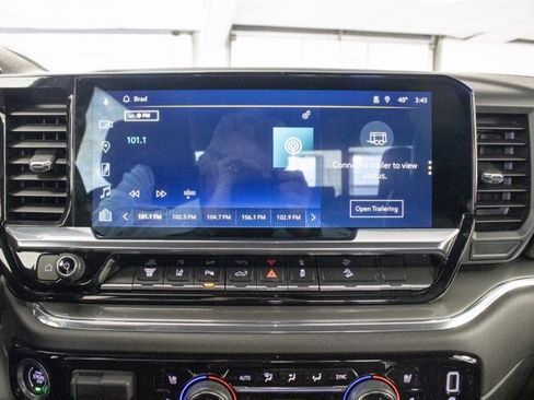 Used 2024 Chevrolet Silverado 3500 High Country w/ Technology Package image 18