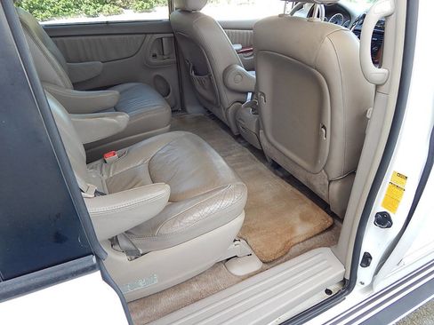 Used 2005 Toyota Sienna XLE Limited image 35
